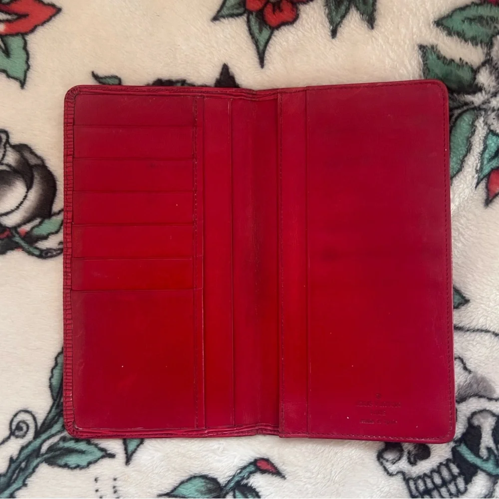 LOUIS VUITTON Epi Portefeuille Brazza in Castillan Red - Rare Vintage Design